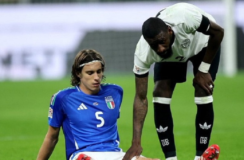 tru-cot-dinh-chan-thuong-ca-doi-arsenal-dung-ngoi-khong