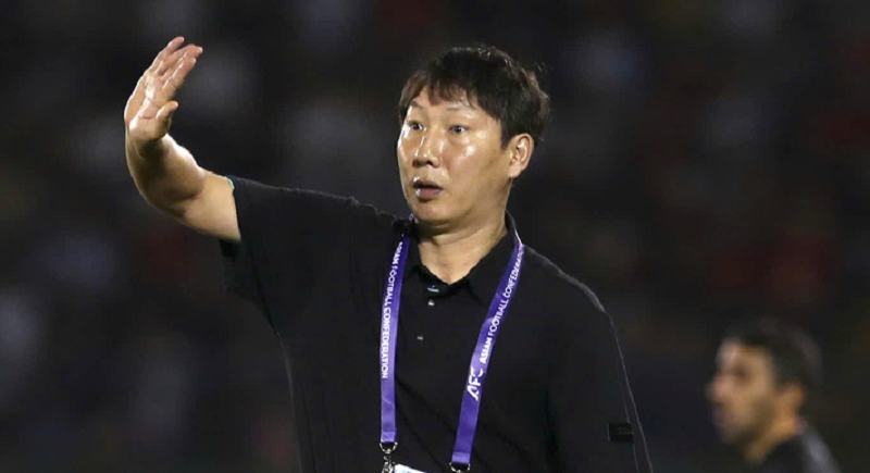 thang-lao-5-0-hlv-kim-sang-sik-van-cam-thay-bat-an-doi-voi-dt-viet-nam