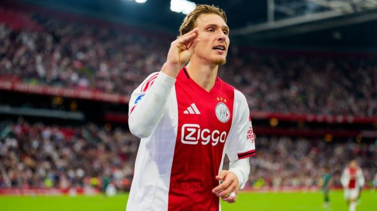 Cầu thủ người Bỉ đã ghi 10 bàn và có 9 kiến tạo cho Ajax ở mùa này